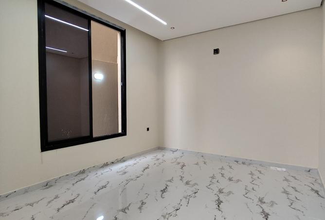 254927 - Property Image 2