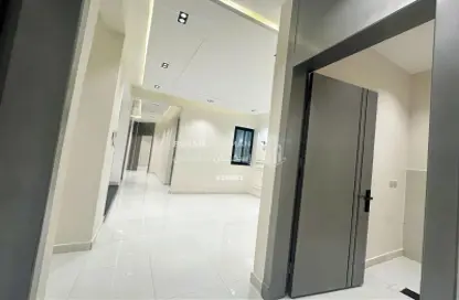 Full Floor - 6 Bedrooms - 4 Bathrooms for sale in Al Maarid - Khamis Mushayt - Asir